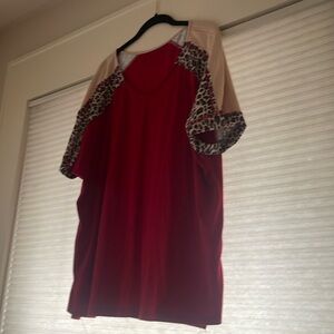 Red leopard woman’s top. Xxl. Very cute! Mint condition!